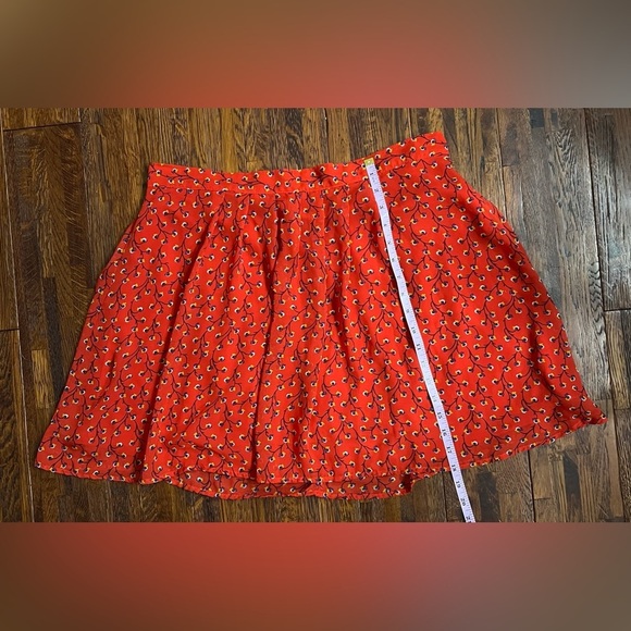 OLD NAVY Pleated Floral Chiffon Skater Mini Skirt in Red Size Large - Picture 5 of 7